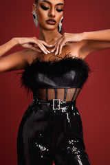 Combinaison à plumes et sequins