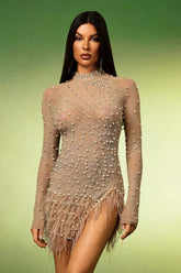Robe courte à manches longues, pompons, perles et diamants