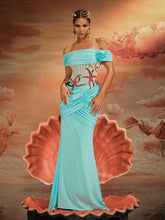 Robe longue à épaules dénudées ornée de perles et d'étoiles de mer