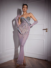 Robe longue à strass et imprimé serpent, avec gants