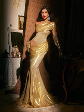 Robe longue asymétrique métallisée dorée avec gants