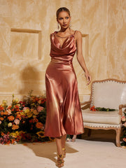 Robe midi en satin sans manches à col bénitier