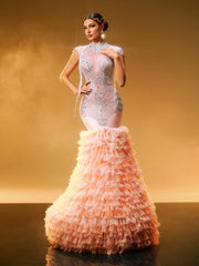 Robe longue ornée de strass et de tulle