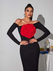 Robe longue rouge à fleurs à épaules dénudées