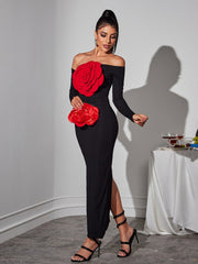 Robe longue rouge à fleurs à épaules dénudées