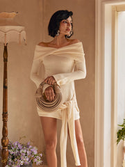 Robe mini en maille à épaules dénudées