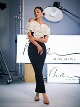 Robe bandage fleurie à épaules dénudées