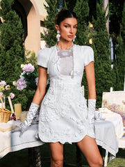 Robe courte à manches courtes fleurie et perles