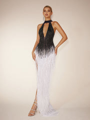 Robe longue fendue à franges et dos nu, noire et blanche