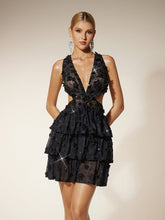 Robe courte à découpes en strass et fleurs