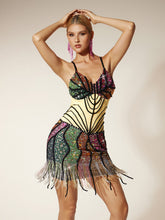 Robe courte à franges en losanges et spaghetti