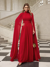 Robe longue en maille à manches cape