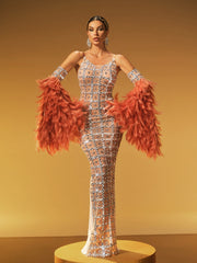 Robe maxi ornée de manches cloche à plumes