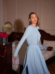 Robe fendue à fronces et décolleté fleuri