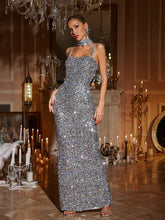 Robe longue à sequins spaghetti avec ras-de-cou