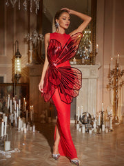 Robe longue rouge ornée de papillons