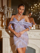 Robe courte violette à franges et strass, épaules dénudées