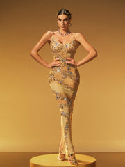 Robe longue fendue en résille et cristaux