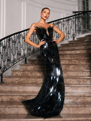 Robe en plumes métalliques noires