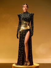 Robe maxi fendue ornée de strass noirs