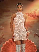 Robe courte en maille perlée à col montant