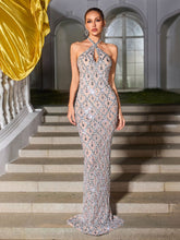 Robe longue dos nu à sequins et cristaux couleur chair