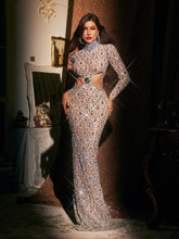 Robe maxi à col montant ornée de découpes