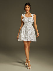 Robe mini sans manches brodée de fleurs