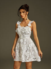 Robe mini sans manches brodée de fleurs