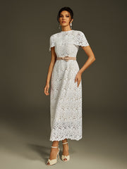 Robe midi brodée à cape