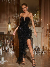 Robe longue bustier noire à sequins et plumes