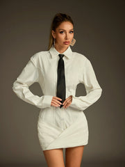 Robe courte à col et manches longues