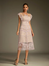 Robe midi brodée de dentelle