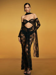 Robe longue en dentelle fendue et découpée noire