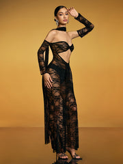 Robe longue en dentelle fendue et découpée noire