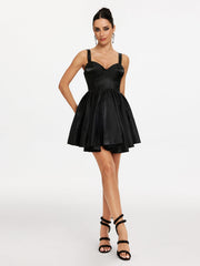 Robe mini évasée à spaghetti