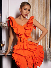 Robe orange à volants et découpes
