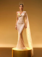 Robe maxi asymétrique à strass avec épaule dénudée