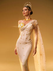 Robe maxi asymétrique à strass avec épaule dénudée