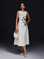 Robe midi blanche sans manches brodée de fleurs
