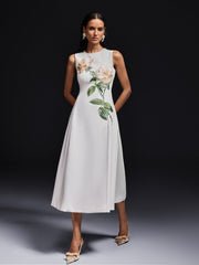 Robe midi blanche sans manches brodée de fleurs