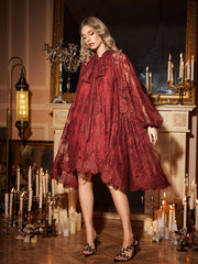 Robe longue en dentelle florale à manches longues