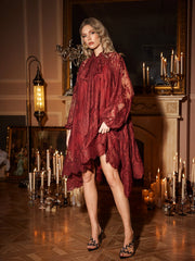Robe longue en dentelle florale à manches longues