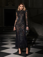 Robe maxi fendue à strass et toile d'araignée