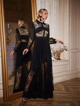 Robe longue plissée en dentelle