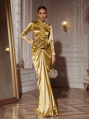 Robe longue dorée à manches longues et découpes florales