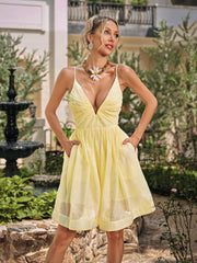 Mini-robe froncée spaghetti en jaune beurre