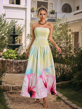 Robe longue plissée sans bretelles à fleurs