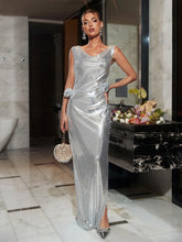 Robe longue dos nu à sequins et perles