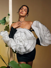 Robe mini fleurie à épaules dénudées